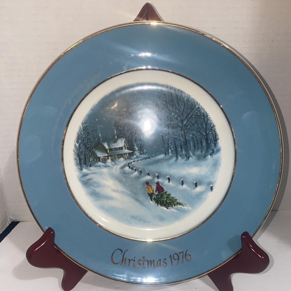 Avon plate Avon collectible Christmas plate Christmas‎ 1976Wedgwood